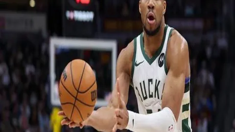 “全民足球盛会绘就美满生活图景，推动体育卫生领域深度结合”